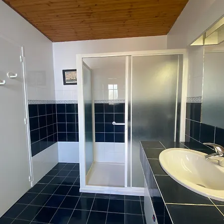 Maison Dans Les Pins بيت للعطل *